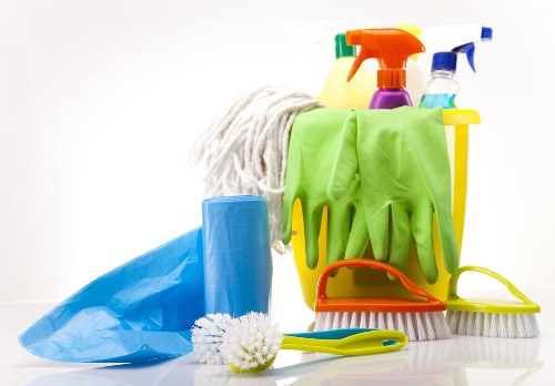 Deep cleaning tasks in a Bloomsbury kitchen and living space